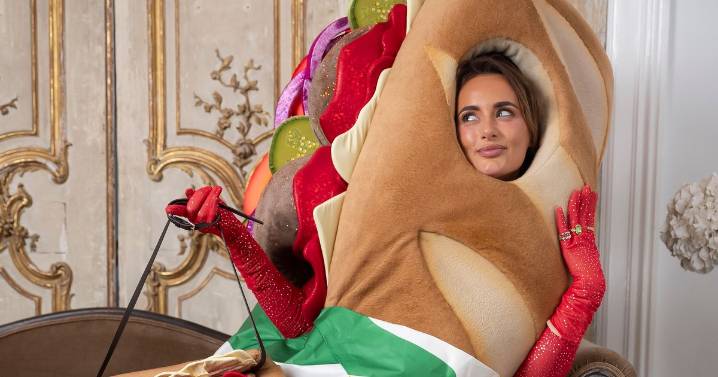 Millie Grace Court heads to Halloween party in show