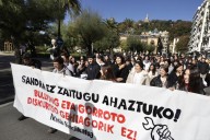 Cientos de estudiantes se manifiestan en Donostia contra el 'bullying' tras el caso de la adolescente sevillana
