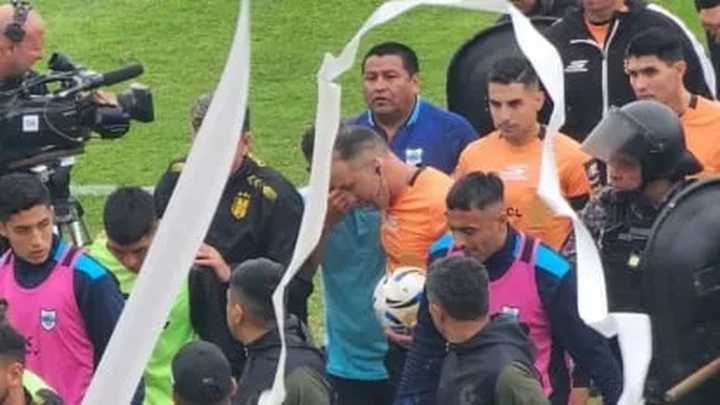 Escándalo en el Ascenso: el árbitro suspendió un partido por amenazas de dirigentes