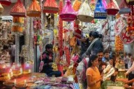 Festive season trade to cross Rs 5 lakh crore as offline sales surge, says CAIT