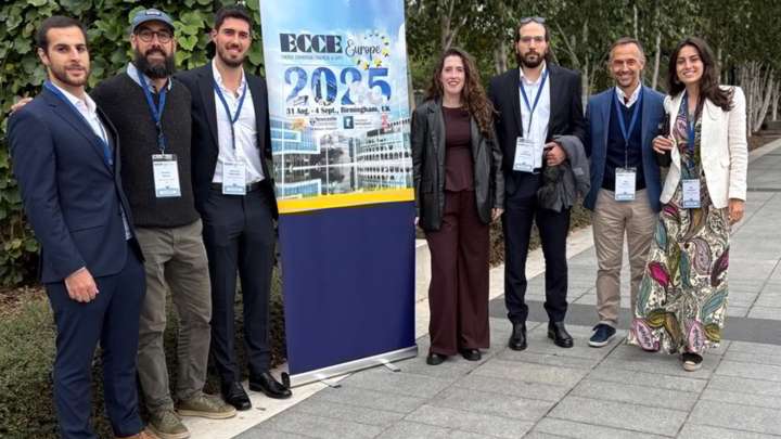 La navarra Ane Pérez Ibarrola deslumbra en un congreso internacional con su estudio sobre baterías solares