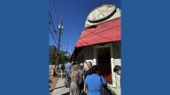 Customers flock to beloved Ponce restaurant Eats in its final days