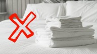 Adiós a las sábanas lisas: los estampados que transforman la cama en el centro del dormitorio