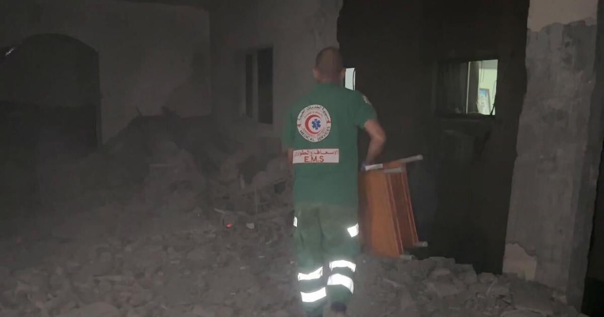 Renewed fighting tests Gaza ceasefire; Israel briefly halts aid