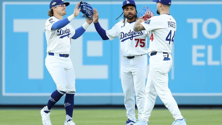 Dodgers near repeat World Series trip, beat Brewers 3-1 behind Glasnow, Edman for 3