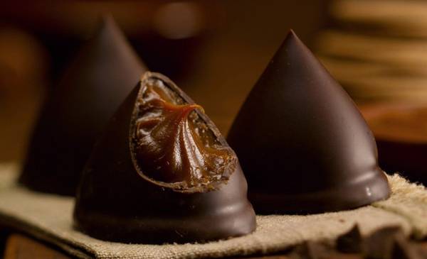 Conitos de dulce de leche y bañados en chocolate: la receta más rica