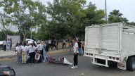 Policías municipales desalojan a madres buscadoras que protestaban frente a la Fiscalía de Chiapas