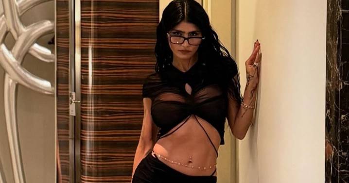 Mia Khalifa Showcases Her Sculpted Abs in Semi