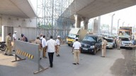 Bengaluru Traffic Cop Slaps Cab Driver In Parking Row, Locals Claim ‘Both At Fault’; Netizens Reacts As Video Goes Viral