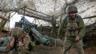 Apoyadas por intensos bombardeos aéreos, las fuerzas rusas avanzan lentamente en Ucrania
