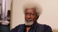 Wole Soyinka, ganador del Nobel de Literatura, denuncia que EU le anuló la visa