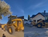 Un hombre intentó atropellar a su primo con una retroexcavadora y luego le disparó