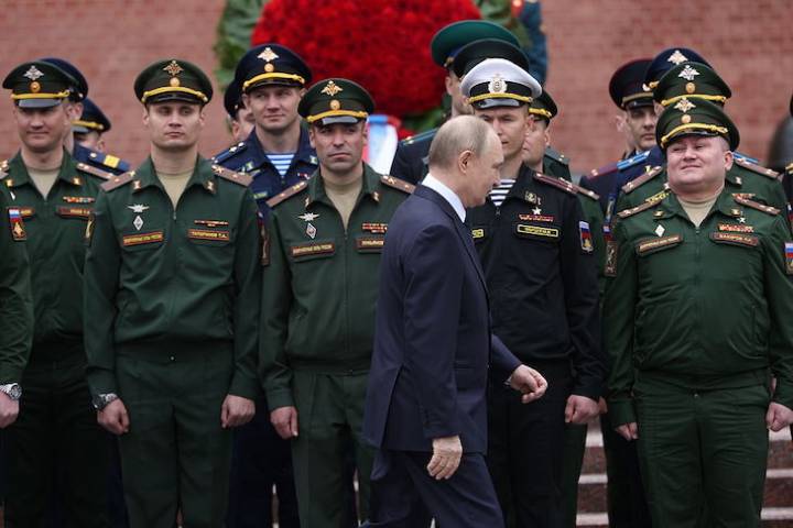 Putin's dads' and lags' army is struggling