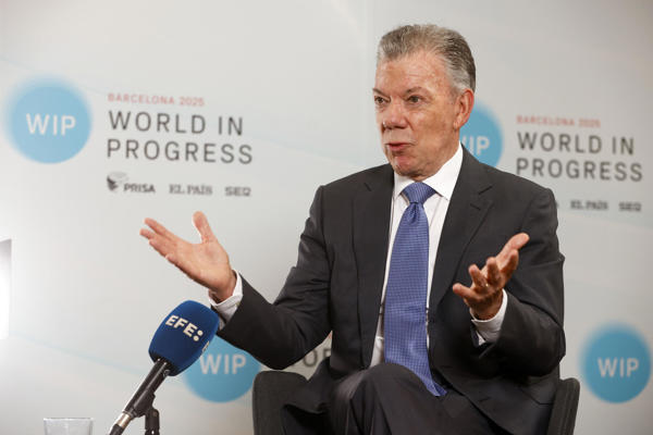 Santos dice que se deben acatar fallos judiciales y no según las conveniencias políticas