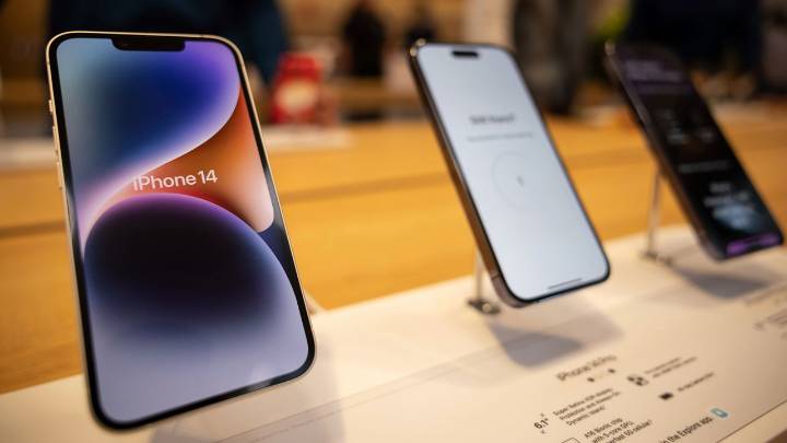 Lutnick: Electronics exemptions temporary, chip tariffs soon