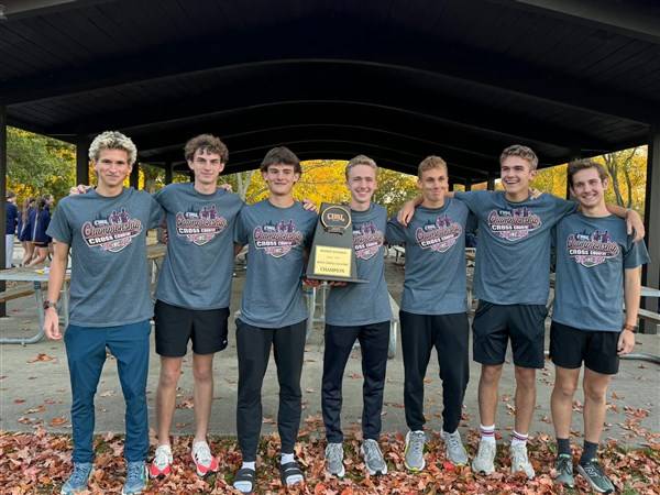 St. Francis, St. Ursula take home CHSL cross country titles