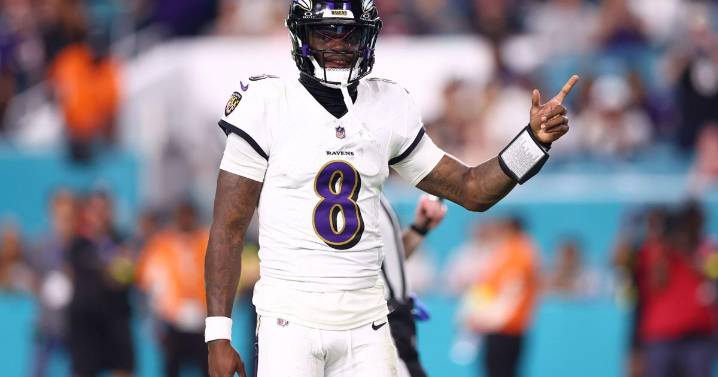 Lamar Jackson throws four TDs in dominant return from injury to lead Ravens to big win over Dolphins