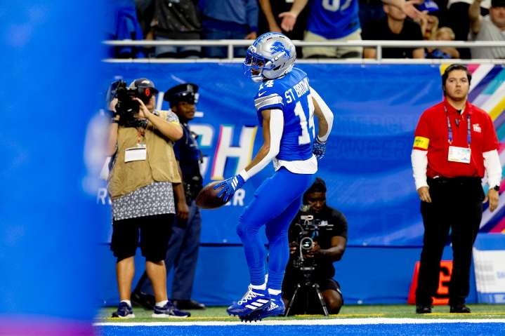 Pair of All-Pro players and 4 others missing from Detroit Lions practice