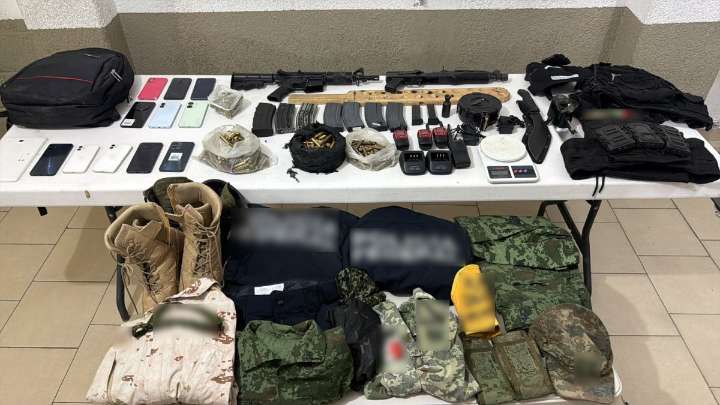 OCHO PERSONAS DETENIDAS EN POSESIÓN DE MATERIAL BÉLICO Y NARCÓTICO