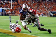 No. 10 Georgia forces a goal-line fumble to seize momentum and beat Auburn 20