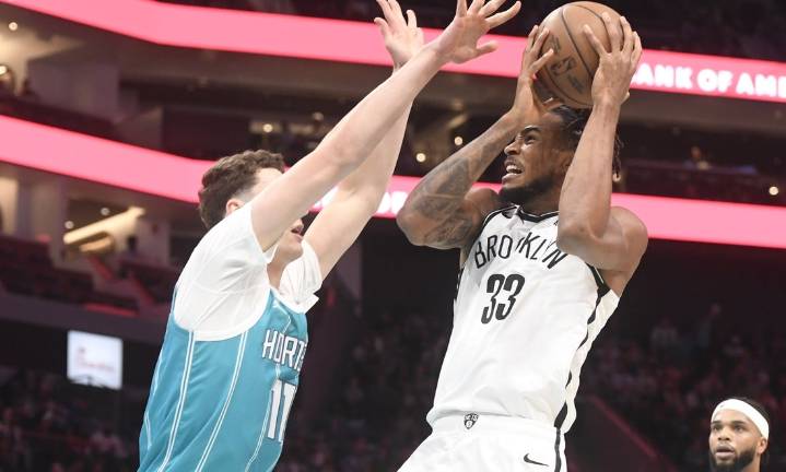 Deadspin | Hot-shooting Hornets overpower Nets in opener