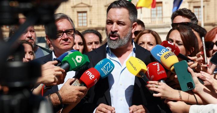 Santiago Abascal pide a Juanma Moreno su dimisión y que convoque elecciones en Andalucía
