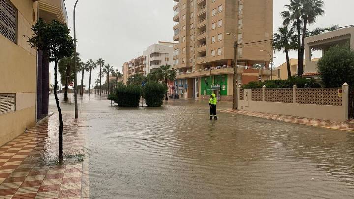 La lluvia torrencial pone en alerta a toda la Safor
