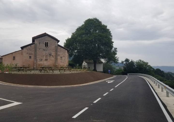 La empresa da por terminada la obra que aleja el tráfico de la iglesia maliaya de San Salvador