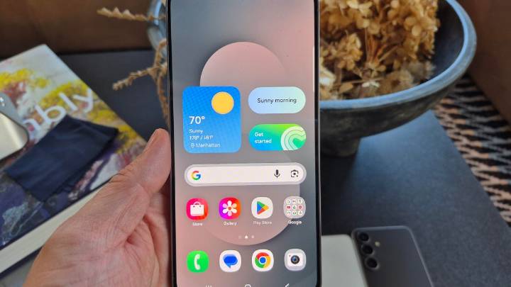 Samsung Galaxy S25 FE vs. Galaxy S25: The Biggest Differences You Might Notice