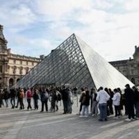 Two suspects arrested after Louvre jewel heist: sources