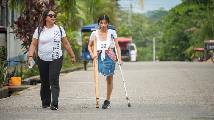 Realizan carrera con muletas y agasajo por el día de las personas con discapacidad