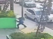 Video de la huida de asesinos de David Cohen en CDMX: Uno corrió y otro tropezó