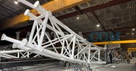 40 toneladas de un gigante blanco: construyen el nuevo puente de 56 metros de Manizales, así se ve la obra