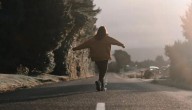 Caminar hacia atrás: los beneficios ocultos que no obtienes con la caminata tradicional