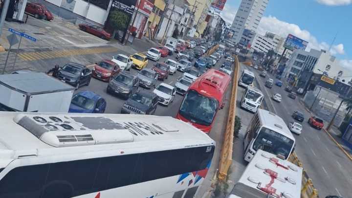 Bloqueo por Manifestación Desquicia el Boulevard Atlixco de Puebla ¿Qué Está Pasando?
