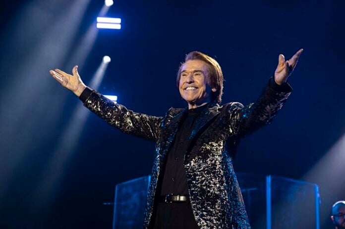 Raphael cancela su concierto en Murcia por bronquitis y lo reprograma para mayo de 2026