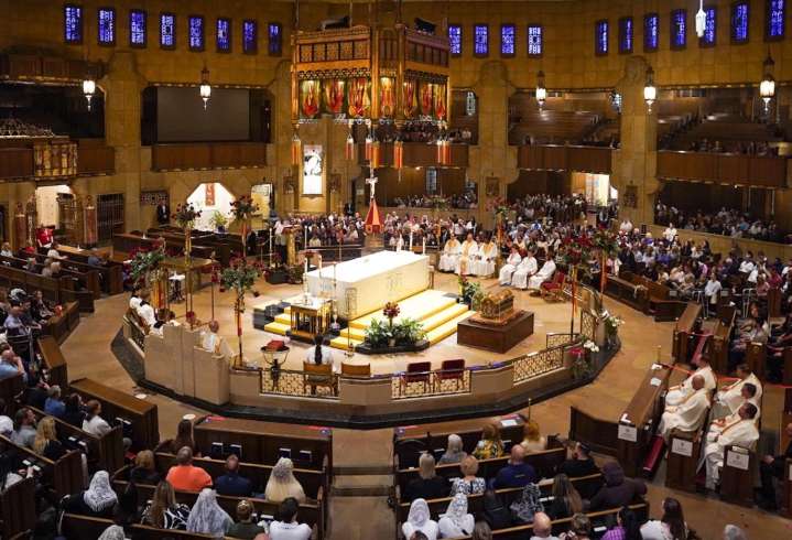 Relics of St. Thérèse of Lisieux begin U.S. tour at basilica named in her honor