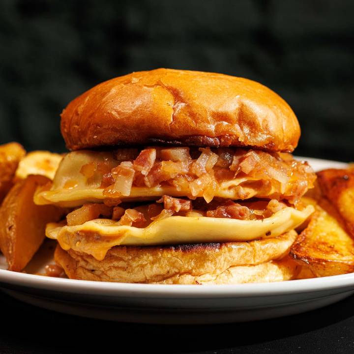 Después de las empanadas en frasco. Un restaurante de Palermo sorprende con la hamburguesa más original (o menos pensada)