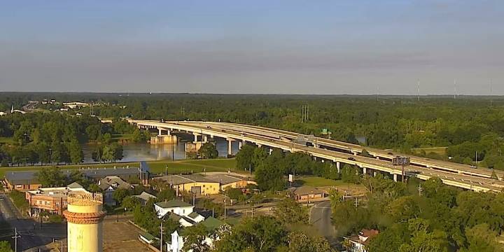 APD: Person survives jump from Purple Heart Bridge
