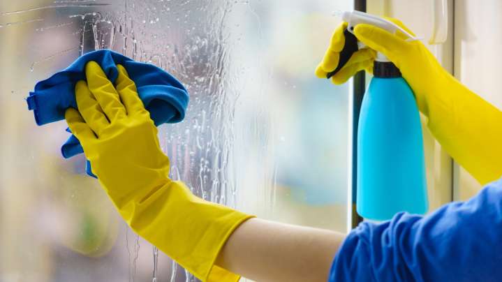 The Beauty Essential That Gets Persistant Oil Stains Out Of Frosted Glass