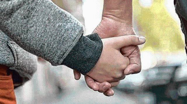 Convocan para adoptar un niño: estudia, juega al básquet y le gusta pescar