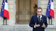 Francia: renuncia el premier y Macron le da otra oportunidad
