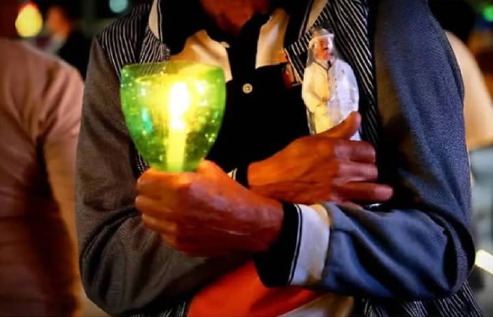 «Receptores del milagro»: Un diálogo entre lo divino y lo terrenal