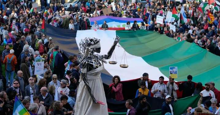 Al menos 10 mil personas protestan contra Israel en Údine antes del duelo ante Italia