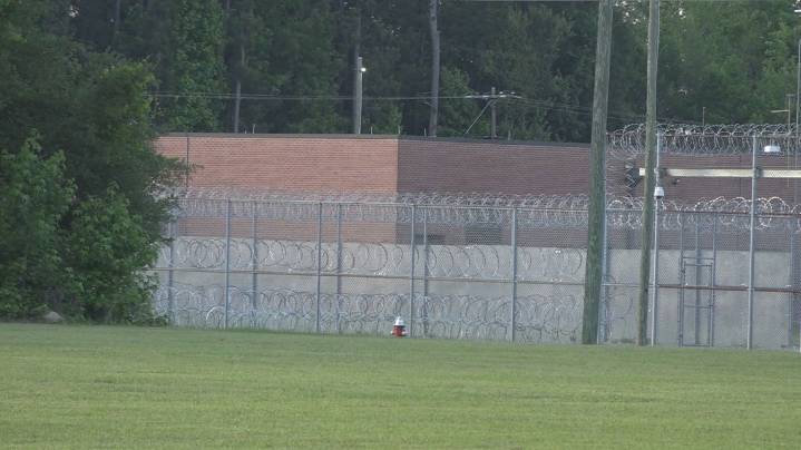 South Carolina bill would stop jailing minors for skipping school, running away