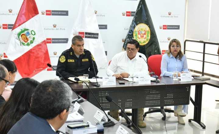 Ministro Vicente Tiburcio tras reunirse con transportistas: “Seremos implacables contra las mafias de extorsión”