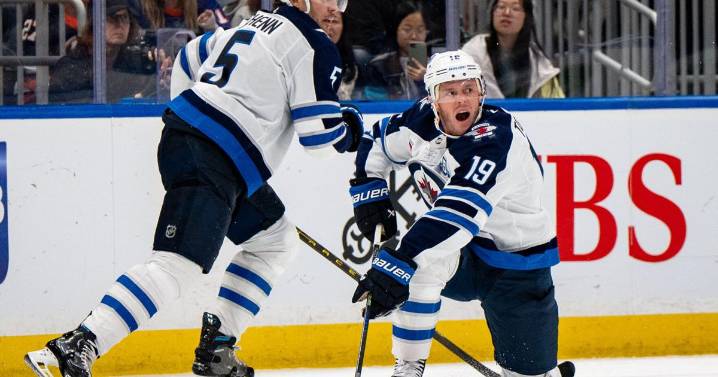 Jonathan Toews reaches another milestone in his NHL comeback by recording 1st point since 2023