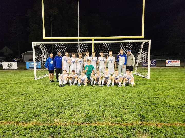 Flint-area fall sports roundup: Fenton, Brandon share Flint Metro League soccer title