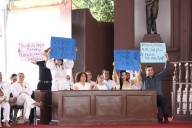 Como protesta ante la violencia en Michoacán, diputados abandonan Sesión Solemne en Apatzingán