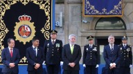 El ministro de Interior condecora al alcalde Abel Caballero en los actos del Día de la Policía en Vigo